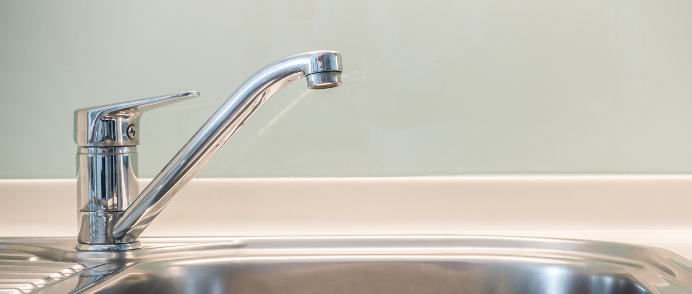 Установка смесителя в ванной своими руками — как заменить своими руками?